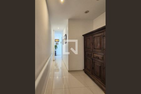 Apartamento à venda com 180m², 3 quartos e 3 vagas Apartamento à venda com 180m², 3 quartos e 3 vagasCorredor