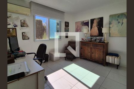 Apartamento à venda com 180m², 3 quartos e 3 vagas Apartamento à venda com 180m², 3 quartos e 3 vagasEscritório