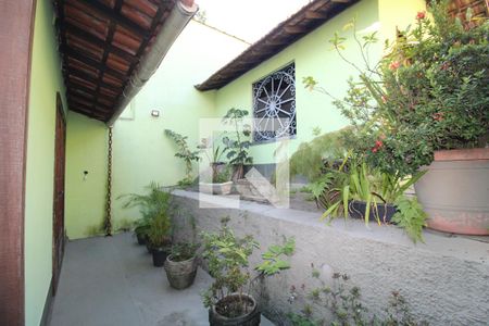 Casa de condomínio à venda com 300m², 4 quartos e 4 vagasFundos