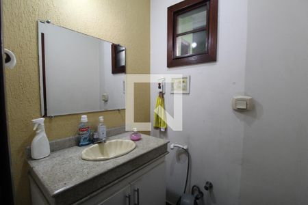 Casa de condomínio à venda com 300m², 4 quartos e 4 vagasLavabo