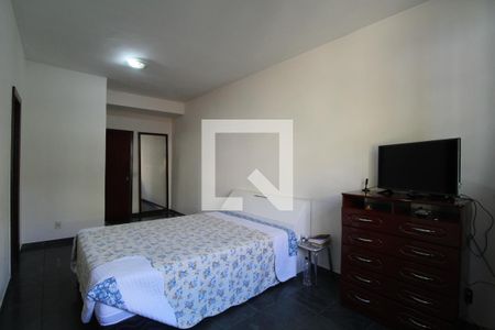 Casa de condomínio à venda com 300m², 4 quartos e 4 vagasSuíte