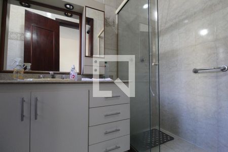 Casa de condomínio à venda com 300m², 4 quartos e 4 vagasBanheiro da suíte