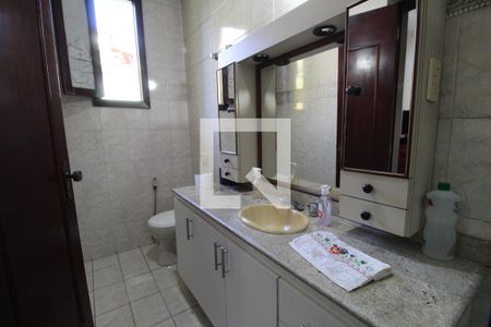 Casa de condomínio à venda com 300m², 4 quartos e 4 vagasBanheiro da suíte