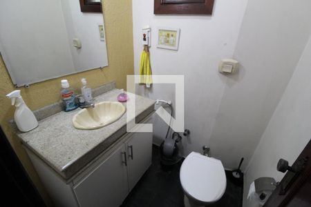 Casa de condomínio à venda com 300m², 4 quartos e 4 vagasLavabo