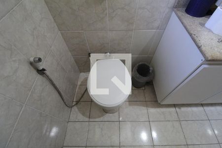 Casa de condomínio à venda com 300m², 4 quartos e 4 vagasBanheiro da suíte