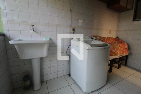 Casa de condomínio à venda com 300m², 4 quartos e 4 vagasÁrea de serviço