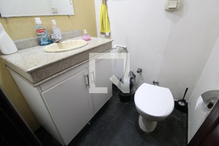 Casa de condomínio à venda com 300m², 4 quartos e 4 vagasLavabo