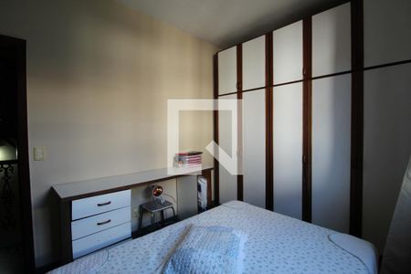 Casa de condomínio à venda com 300m², 4 quartos e 4 vagasQuarto 2