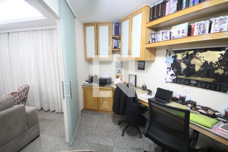 Apartamento à venda com 300m², 5 quartos e 4 vagasEscritório