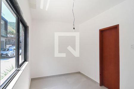 Casa à venda com 180m², 4 quartos e 2 vagas