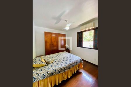 Casa à venda com 3 quartos, 400m² em Matapaca, Niterói