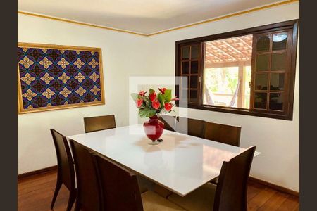 Casa à venda com 3 quartos, 400m² em Matapaca, Niterói