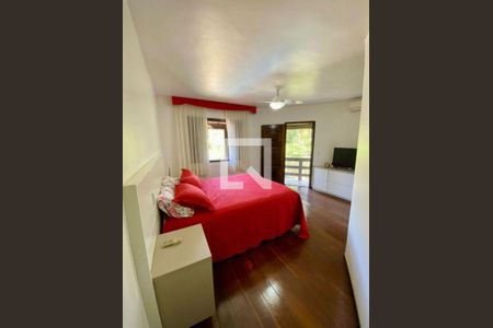 Casa à venda com 3 quartos, 400m² em Matapaca, Niterói