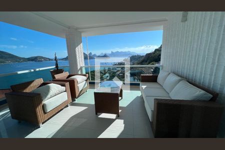 Casa à venda com 5 quartos, 570m² em São Francisco, Niterói