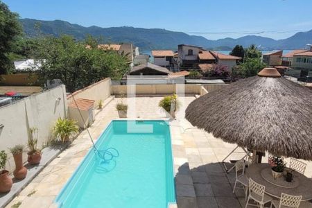 Casa à venda com 247m², 4 quartos e 3 vagas