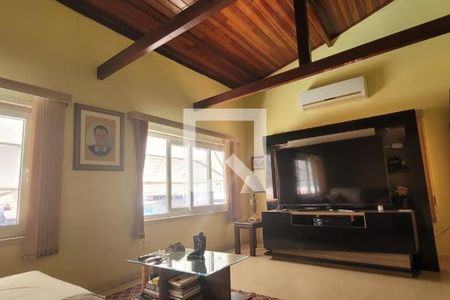 Casa à venda com 4 quartos, 247m² em Piratininga, Niterói