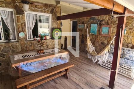 Casa à venda com 4 quartos, 247m² em Piratininga, Niterói