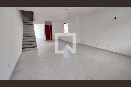 Casa à venda com 4 quartos, 150m² em Maravista, Niterói
