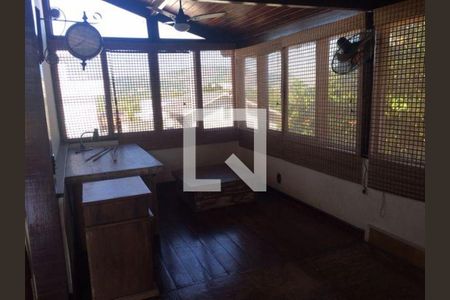 Casa à venda com 4 quartos, 550m² em Camboinhas, Niterói