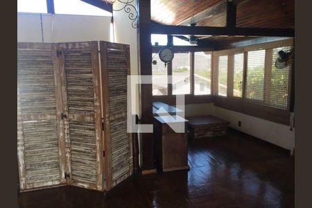 Casa à venda com 4 quartos, 550m² em Camboinhas, Niterói