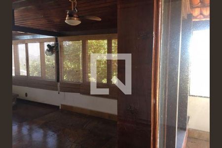 Casa à venda com 4 quartos, 550m² em Camboinhas, Niterói