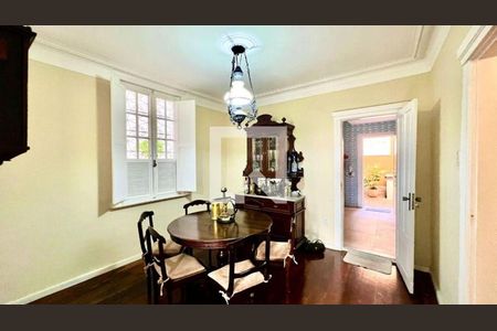 Casa à venda com 4 quartos, 152m² em Icaraí, Niterói