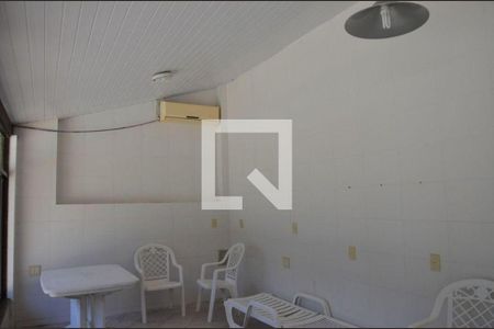 Casa à venda com 5 quartos, 300m² em Pendotiba, Niterói