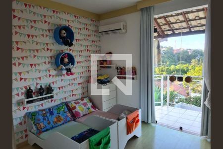 Casa à venda com 4 quartos, 270m² em Maceio, Niterói