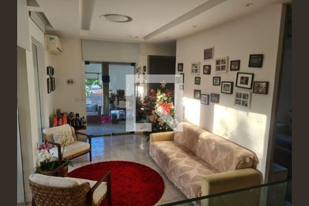 Casa à venda com 4 quartos, 270m² em Maceio, Niterói