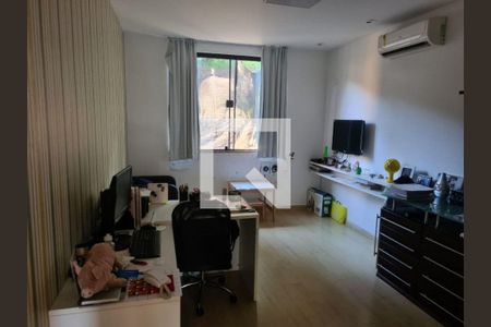 Casa à venda com 4 quartos, 270m² em Maceio, Niterói