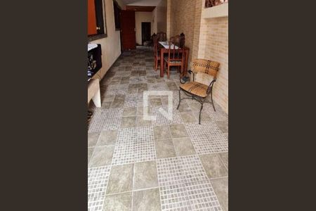 Casa à venda com 121m², 3 quartos e 2 vagas