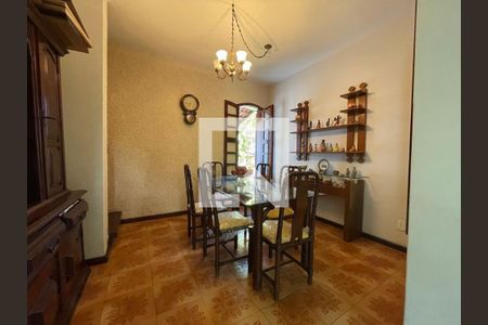 Casa à venda com 4 quartos, 304m² em Badu, Niterói