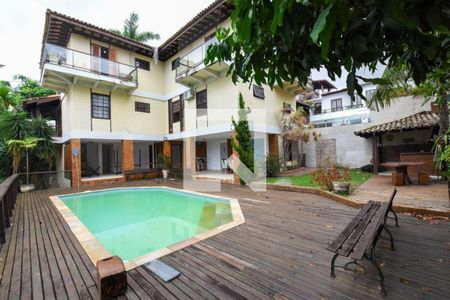 Casa à venda com 5 quartos, 460m² em Camboinhas, Niterói