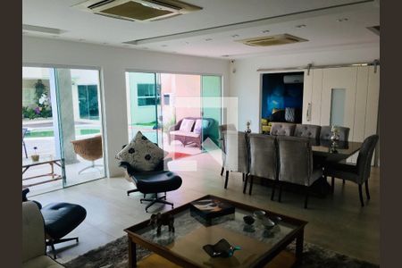 Casa à venda com 5 quartos, 550m² em Camboinhas, Niterói