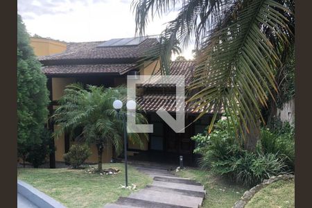 Casa à venda com 3 quartos, 220m² em Pendotiba, Niterói