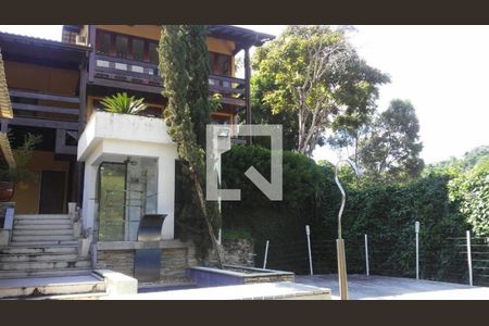 Casa à venda com 3 quartos, 220m² em Pendotiba, Niterói