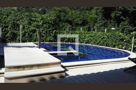 Casa à venda com 3 quartos, 220m² em Pendotiba, Niterói