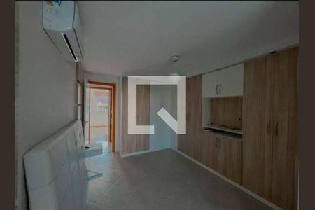 Casa à venda com 3 quartos, 230m² em Piratininga, Niterói