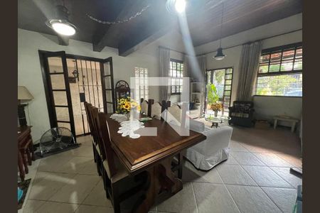 Casa à venda com 4 quartos, 204m² em Piratininga, Niterói