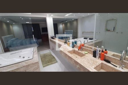 Casa à venda com 3 quartos, 403m² em Piratininga, Niterói