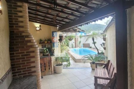 Casa à venda com 143m², 3 quartos e 2 vagas