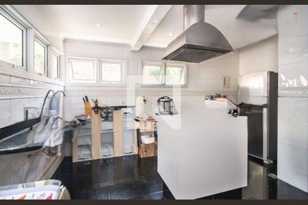 Casa à venda com 254m², 3 quartos e 6 vagas