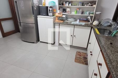 Casa à venda com 271m², 5 quartos e 4 vagas