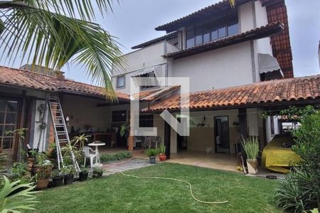 Casa à venda com 271m², 5 quartos e 4 vagas