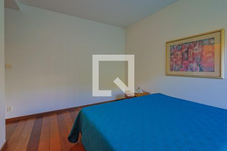 Casa de condomínio à venda com 300m², 4 quartos e 4 vagasQuarto 3