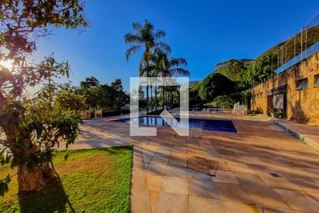 Casa de condomínio à venda com 300m², 4 quartos e 4 vagasÁrea externa