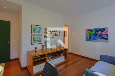 Casa de condomínio à venda com 300m², 4 quartos e 4 vagasQuarto 2