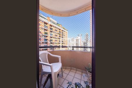 Apartamento à venda com 120m², 4 quartos e 3 vagas Apartamento à venda com 120m², 4 quartos e 3 vagasSuíte - Varanda