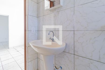 Banheiro de casa para alugar com 2 quartos, 80m² em Km 18, Osasco