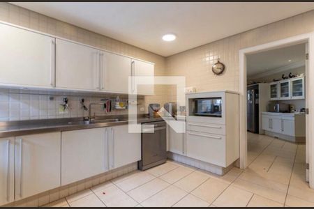 Casa de condomínio à venda com 1100m², 4 quartos e 6 vagas